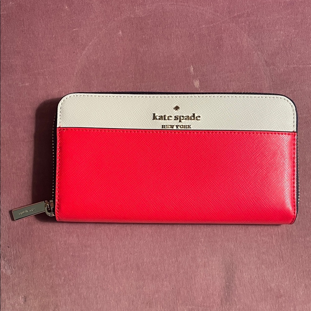 Kate Spade coral and cream Zip Wallet NWT estate sale